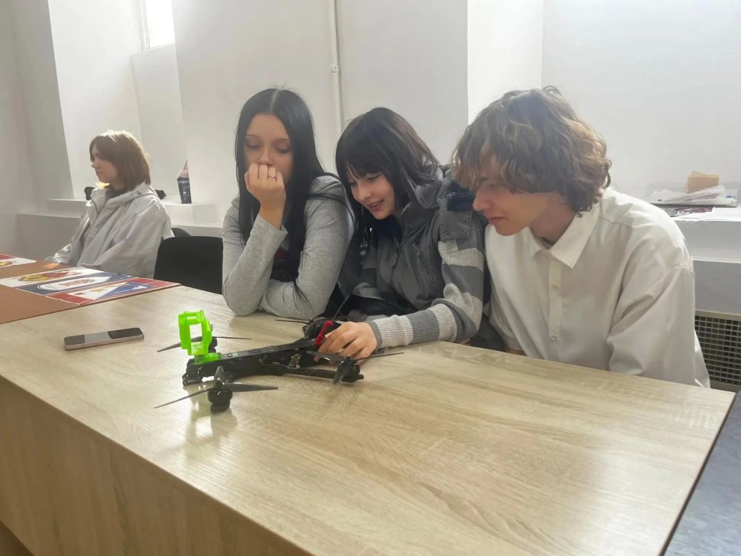 Севастопольские полицейские приняли участие в проведении профилактического мероприятия для школьников Севастопольские полицейские приняли участие в проведении профилактического мероприятия для школьников