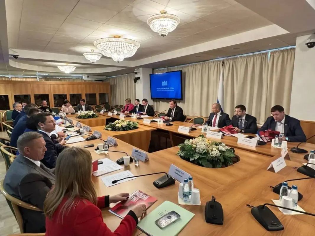 Провели первое заседание Комитета Государственной Думы по строительству и жилищно-коммунальному хозяйству в новом созыве