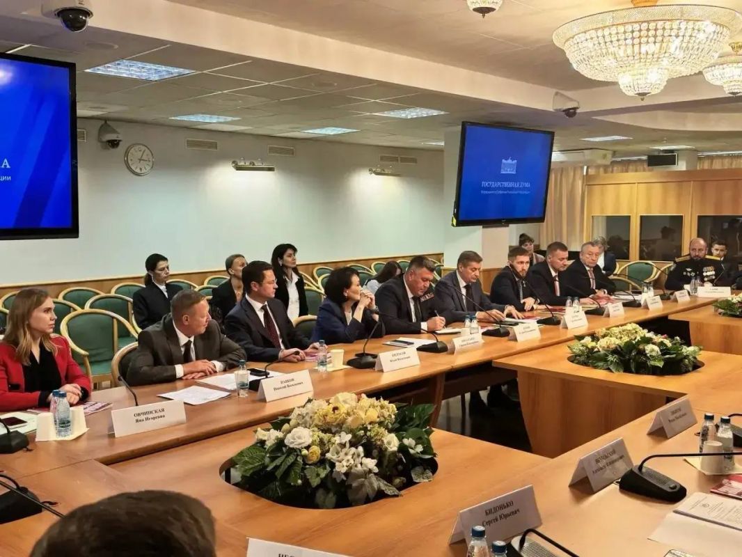 Провели первое заседание Комитета Государственной Думы по строительству и жилищно-коммунальному хозяйству в новом созыве Провели первое заседание Комитета Государственной Думы по строительству и жилищно-коммунальному хозяйству в новом созыве