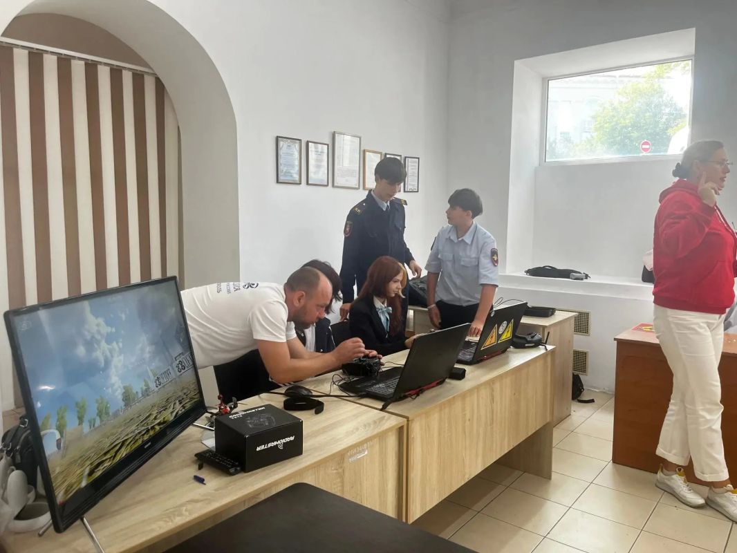 Севастопольские полицейские приняли участие в проведении профилактического мероприятия для школьников Севастопольские полицейские приняли участие в проведении профилактического мероприятия для школьников