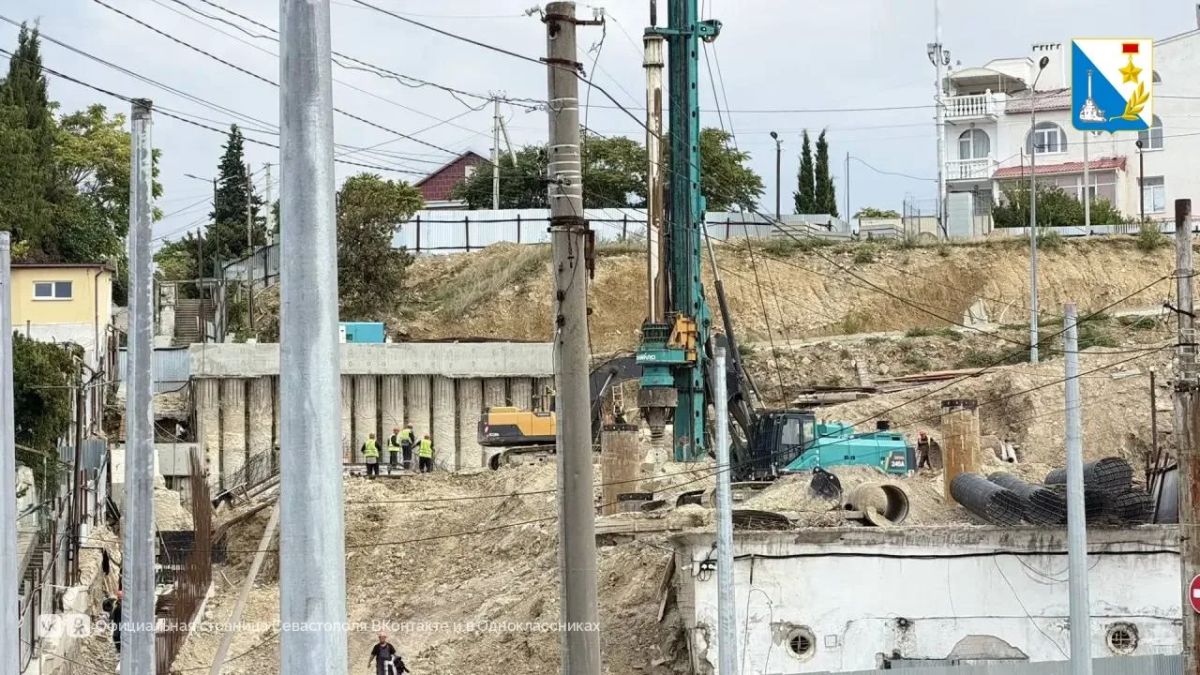 В Севастополе строят вход в тоннель между Пожарова и Генерала Петрова В Севастополе строят вход в тоннель между Пожарова и Генерала Петрова