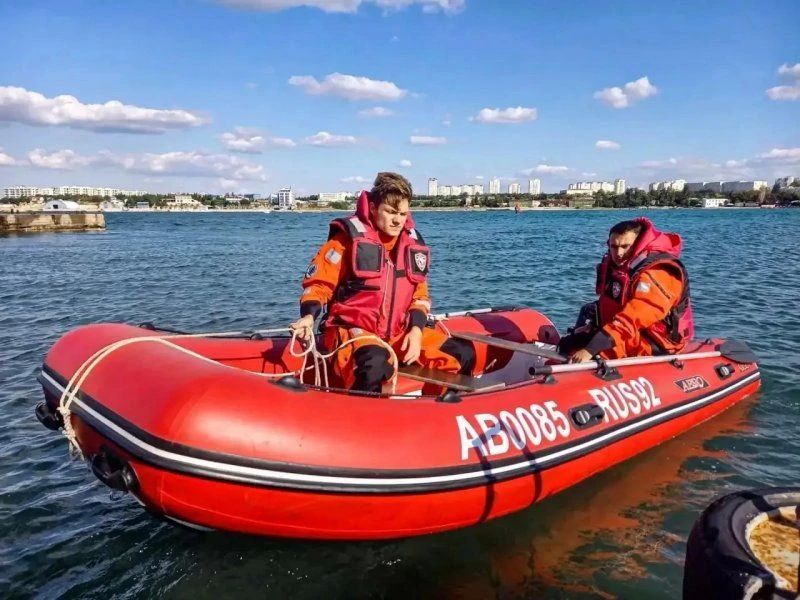 Спасатели «Омеги» отработали действия на воде в бухте Круглая Спасатели «Омеги» отработали действия на воде в бухте Круглая