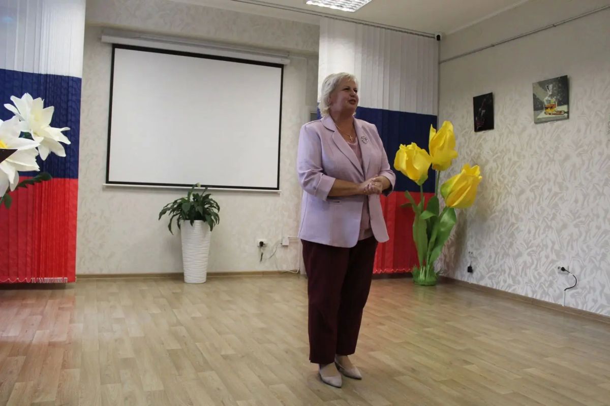 Дорогие люди золотого возраста примите поздравления в этот теплый осенний день