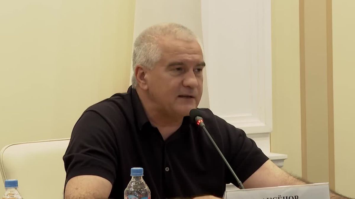 Аксёнов: Работа с обращениями граждан в Крыму должна быть не формальностью, а реальным инструментом помощи людям