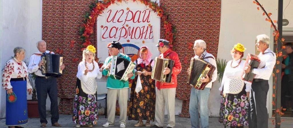 «Играй, гармонь!». . В отделении «Активное долголетие» Комплексного центра социального обслуживания граждан пожилого возраста и инвалидов города Джанкоя и Джанкойского района состоялся конкурс баянистов «Играй...