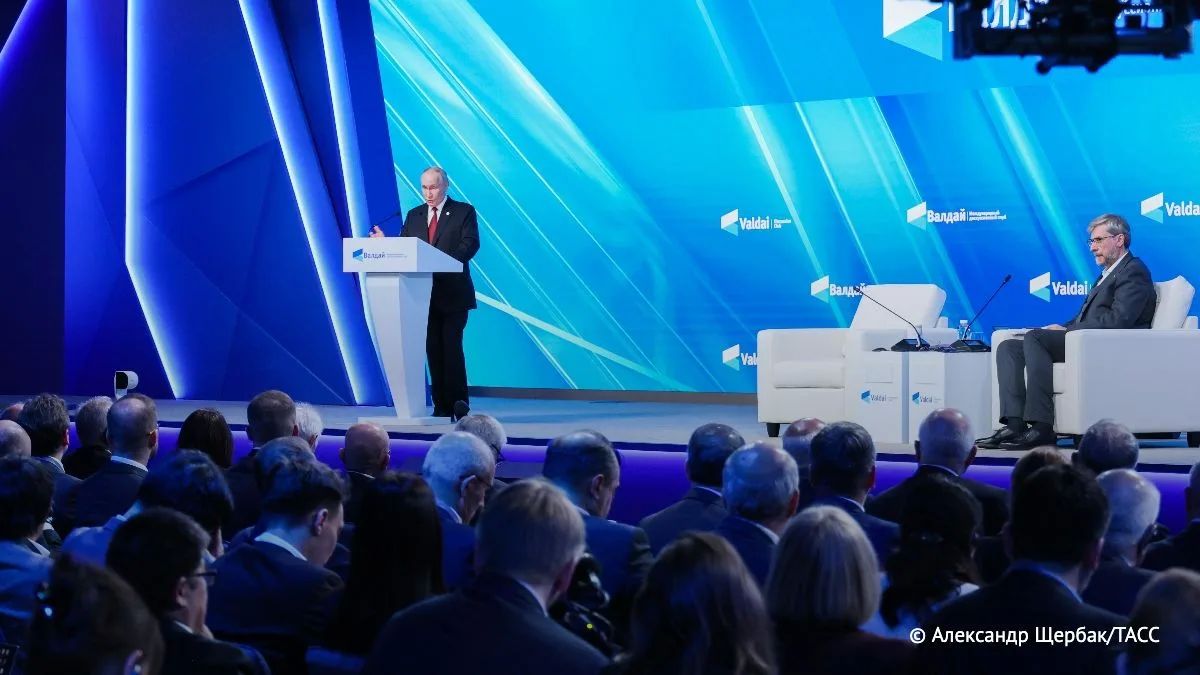 Путин словами "получи фашист гранату" охарактеризовал ответ РФ на удары по российским судам в Черном море