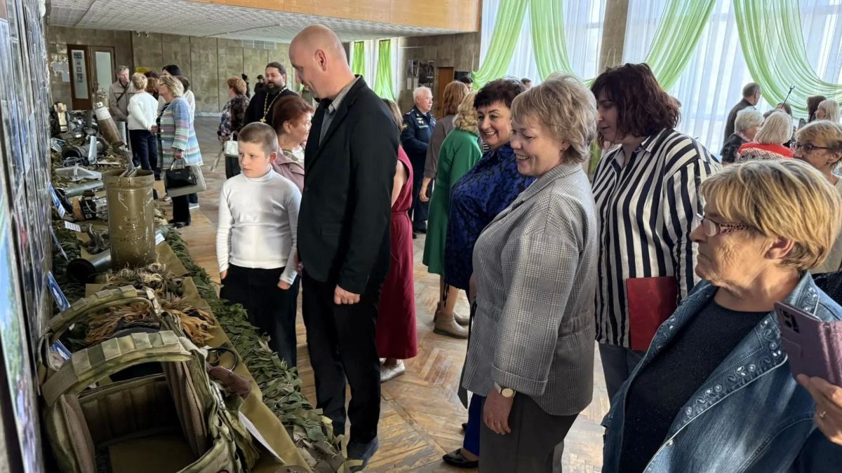 В культурном центре имени Богатикова открылась фотодокументальная экспозиция «Духовное служение на войне», созданная по благословению Феодосийской Епархии