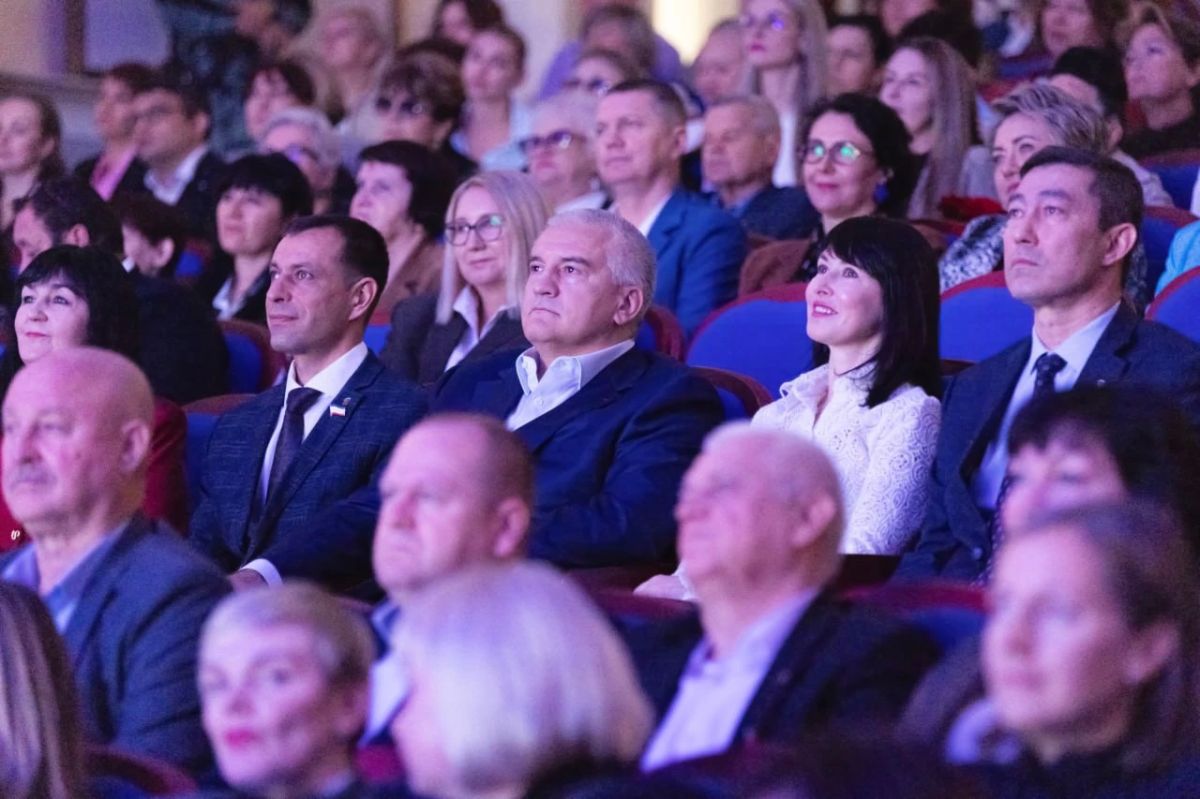 В преддверии профессионального праздника работникам сферы образования Крыма вручили заслуженные награды В преддверии профессионального праздника работникам сферы образования Крыма вручили заслуженные награды