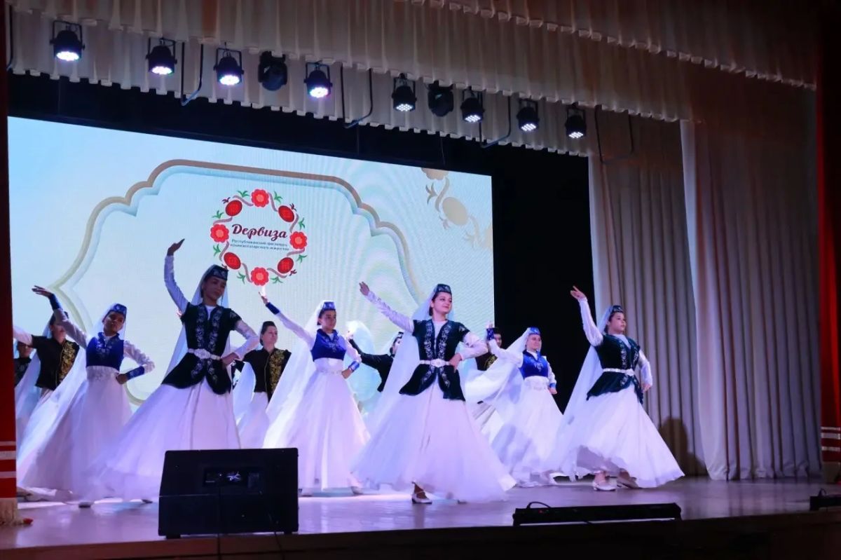 Сегодня в Белогорском районном Доме культуры прошёл Республиканский фестиваль крымскотатарского искусства «Дервиза», собравший на Белогорской земле творческие коллективы и исполнителей из разных уголков Крыма – Симферополя... Сегодня в Белогорском районном Доме культуры прошёл Республиканский фестиваль крымскотатарского искусства «Дервиза», собравший на Белогорской земле творческие коллективы и исполнителей из разных уголков Крыма – Симферополя...