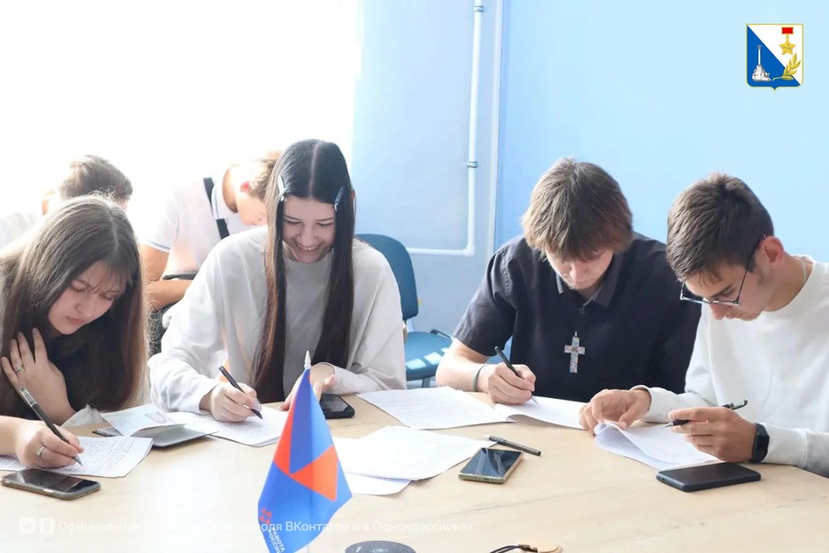 Студенты колледжей Севастополя поучаствовали в «Дне выпускника» Студенты колледжей Севастополя поучаствовали в «Дне выпускника»