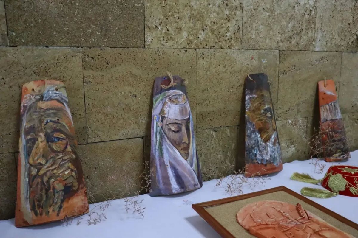 Сегодня в Белогорском районном Доме культуры прошёл Республиканский фестиваль крымскотатарского искусства «Дервиза», собравший на Белогорской земле творческие коллективы и исполнителей из разных уголков Крыма – Симферополя... Сегодня в Белогорском районном Доме культуры прошёл Республиканский фестиваль крымскотатарского искусства «Дервиза», собравший на Белогорской земле творческие коллективы и исполнителей из разных уголков Крыма – Симферополя...
