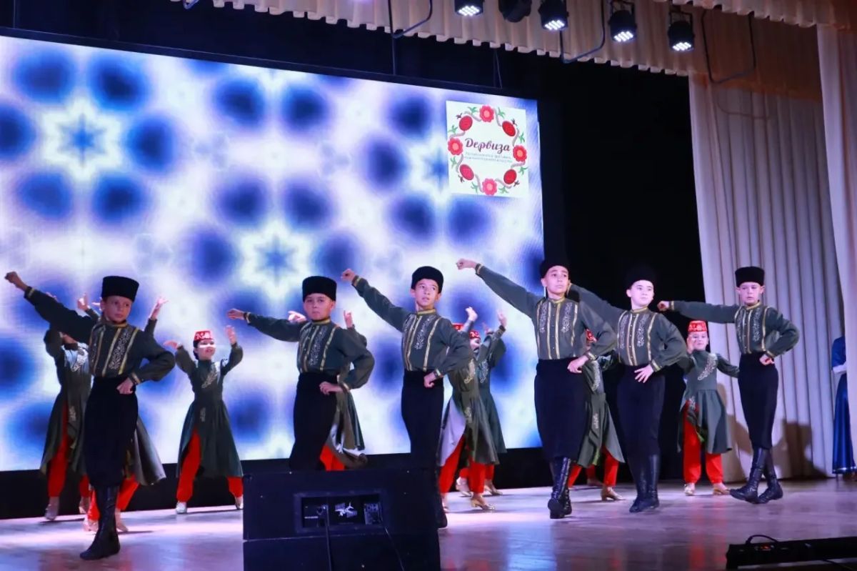 Сегодня в Белогорском районном Доме культуры прошёл Республиканский фестиваль крымскотатарского искусства «Дервиза», собравший на Белогорской земле творческие коллективы и исполнителей из разных уголков Крыма – Симферополя... Сегодня в Белогорском районном Доме культуры прошёл Республиканский фестиваль крымскотатарского искусства «Дервиза», собравший на Белогорской земле творческие коллективы и исполнителей из разных уголков Крыма – Симферополя...