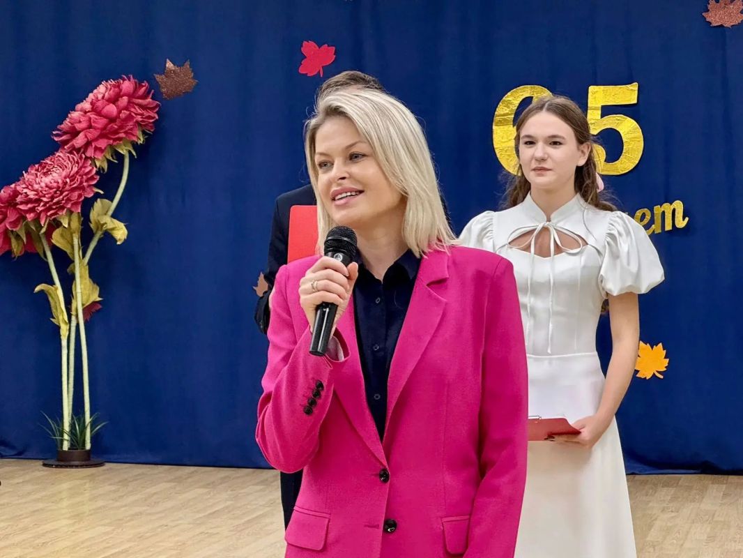 Школа №37 Симферополя отметила 65-летний юбилей