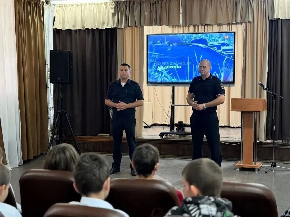 В Джанкое полицейские провели профилактическую беседу с учащимися Джанкойской школы-интернат