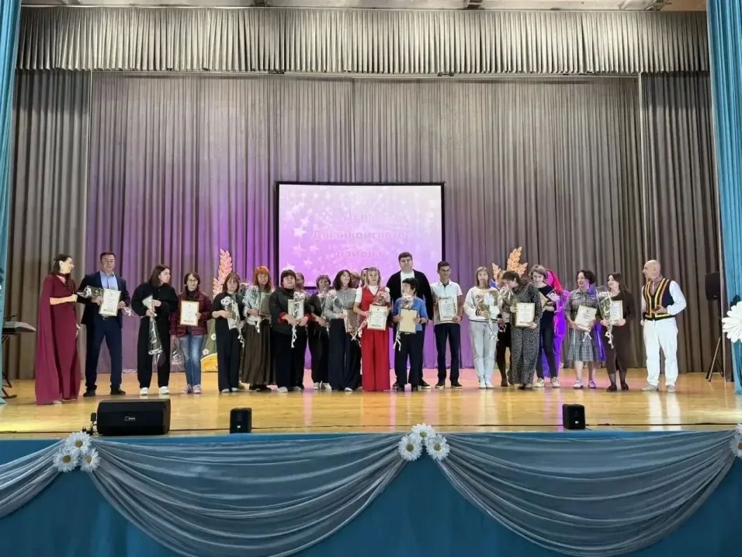 Торжественное мероприятие, посвящённое 105-й годовщине образования Джанкойского района, состоялось в Майском доме культуры Торжественное мероприятие, посвящённое 105-й годовщине образования Джанкойского района, состоялось в Майском доме культуры