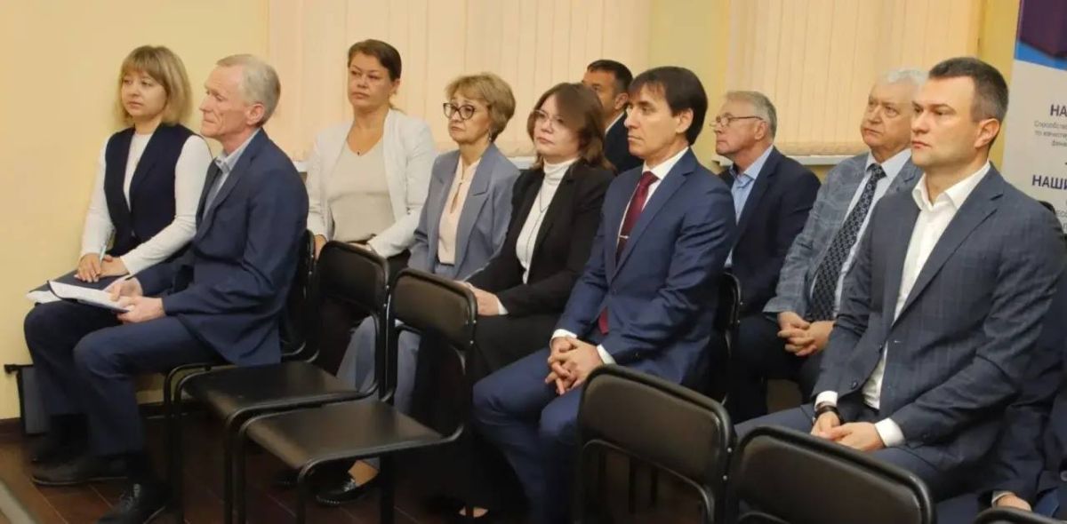 Заместитель руководителя Федерального казначейства Александр Демидов и начальник Управления ведомственных проектов Федерального казначейства Алексей Долгалев посетили с рабочим визитом Республику Крым Заместитель руководителя Федерального казначейства Александр Демидов и начальник Управления ведомственных проектов Федерального казначейства Алексей Долгалев посетили с рабочим визитом Республику Крым
