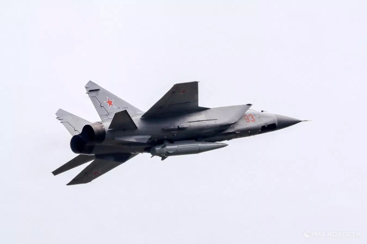 Российские войска поразили в Киеве Северный автотранспортный мост через Днепр — он обеспечивал переброску войск и логистику военных грузов, сообщили в Минобороны