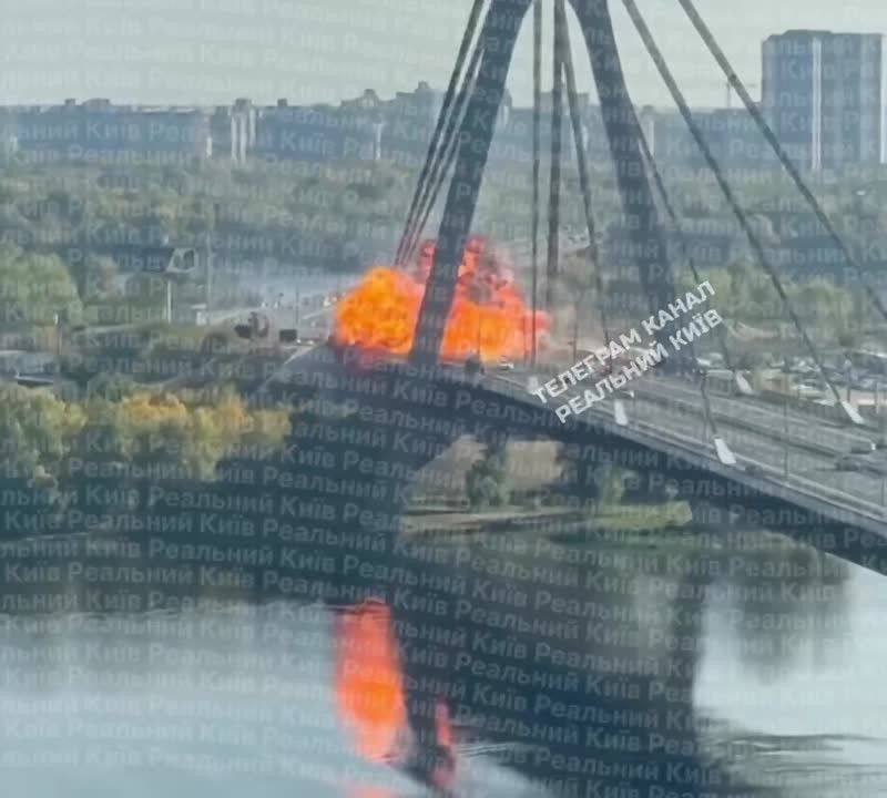Армия России продолжает удары по мосту в Киеве и судам врага в море