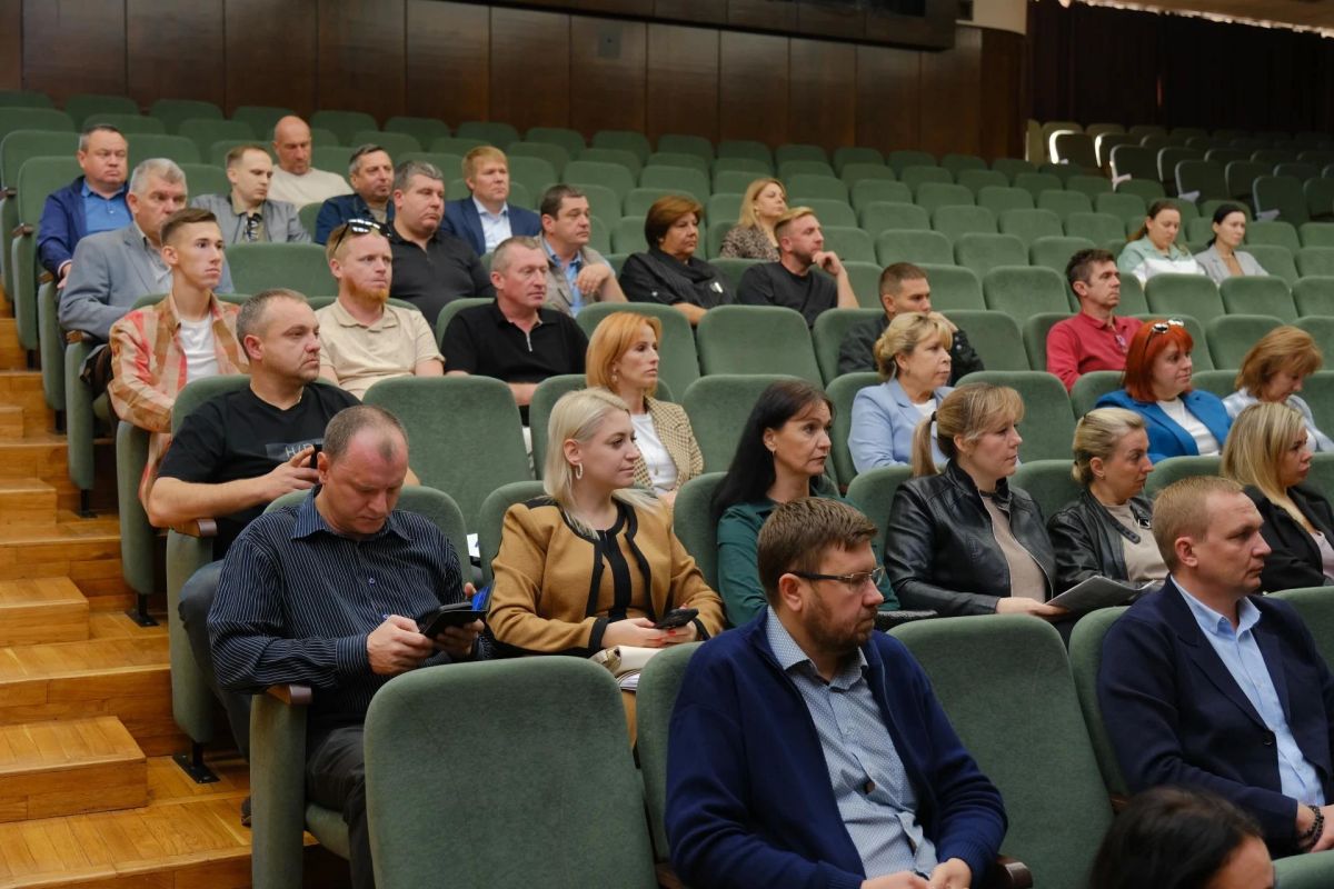 Под руководством Председателя Ялтинского городского совета Константина Шимановского и руководителя аппарата администрации Ялты Елены Омесовой состоялось традиционное аппаратное совещание Под руководством Председателя Ялтинского городского совета Константина Шимановского и руководителя аппарата администрации Ялты Елены Омесовой состоялось традиционное аппаратное совещание