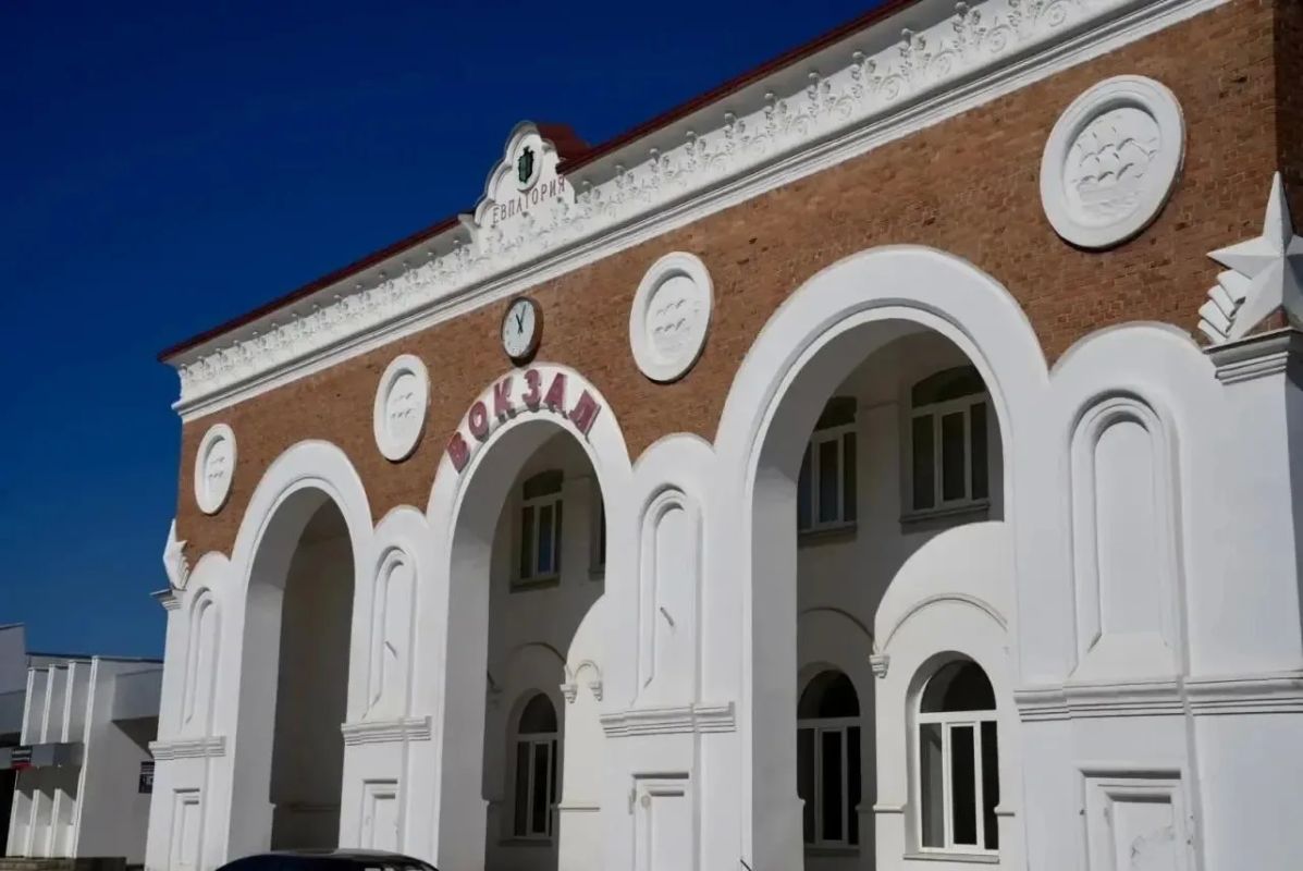 В Евпатории благоустроят привокзальную площадь В Евпатории благоустроят привокзальную площадь