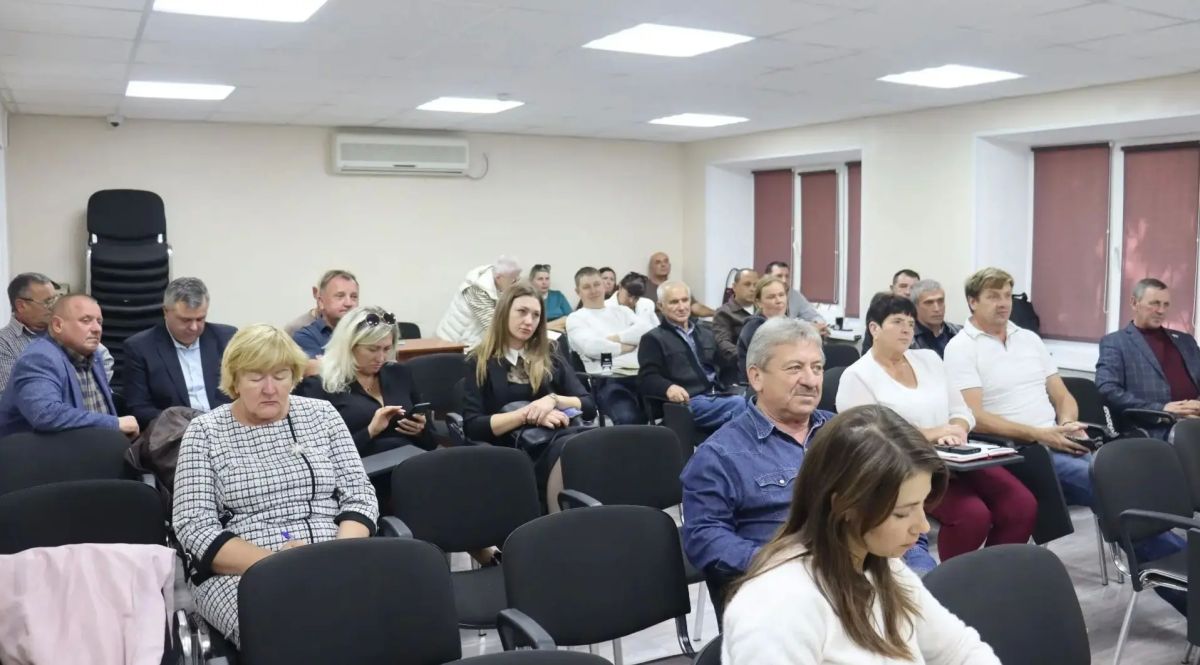 Выполнение поручений Главы республики Крым и вопросы жизнеобеспечения населенных пунктов Сакского района - эти и другие вопросы обсудили сегодня с главами администраций сельских поселений Сакского района Выполнение поручений Главы республики Крым и вопросы жизнеобеспечения населенных пунктов Сакского района - эти и другие вопросы обсудили сегодня с главами администраций сельских поселений Сакского района