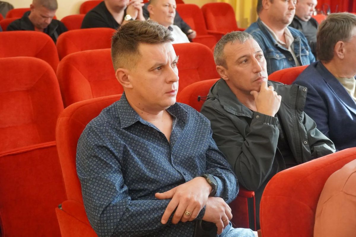 Игорь Крутьков: Новую рабочую неделю начал с аппаратного совещания с главой муниципального образования Денисом Колесником, заместителями главы администрации и сотрудниками структурных подразделений Игорь Крутьков: Новую рабочую неделю начал с аппаратного совещания с главой муниципального образования Денисом Колесником, заместителями главы администрации и сотрудниками структурных подразделений