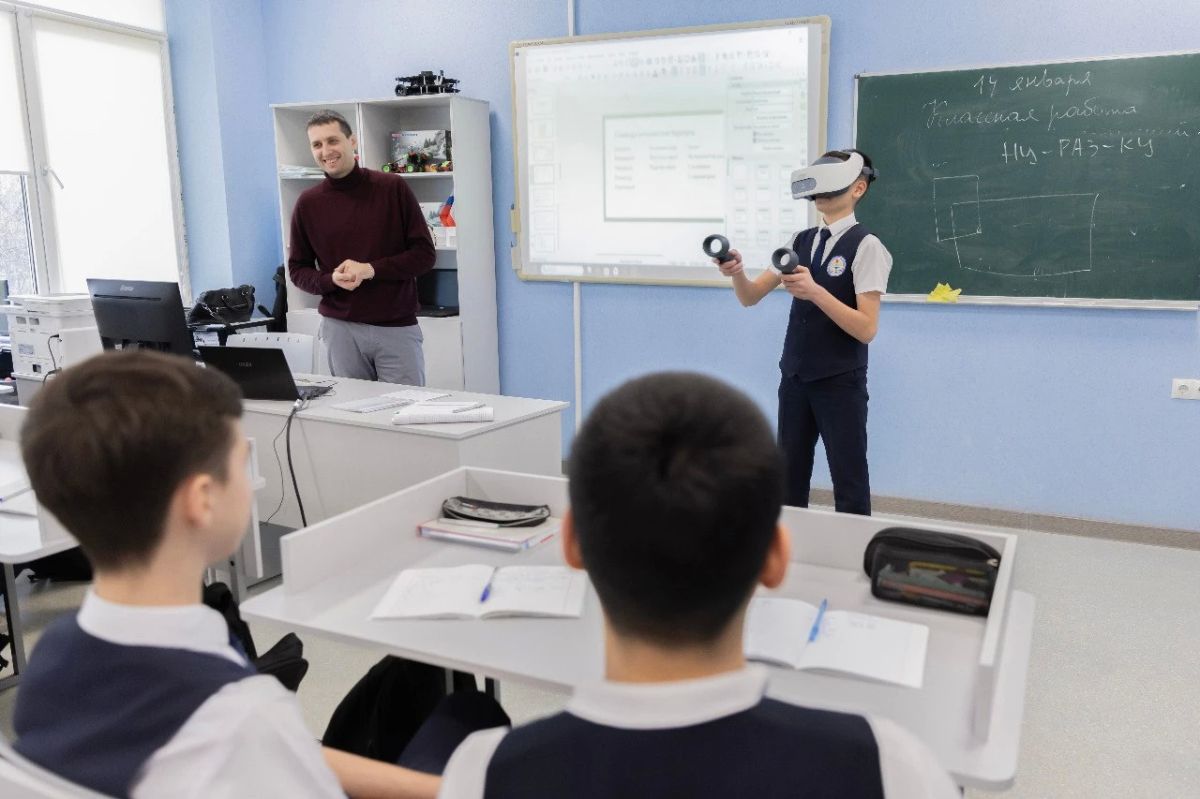 Учителей Крыма поздравили с профессиональным праздником Учителей Крыма поздравили с профессиональным праздником