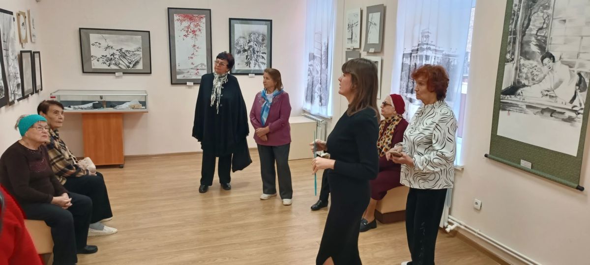 В Музее истории Симферополя прошла экскурсия ко Дню пожилого человека В Музее истории Симферополя прошла экскурсия ко Дню пожилого человека