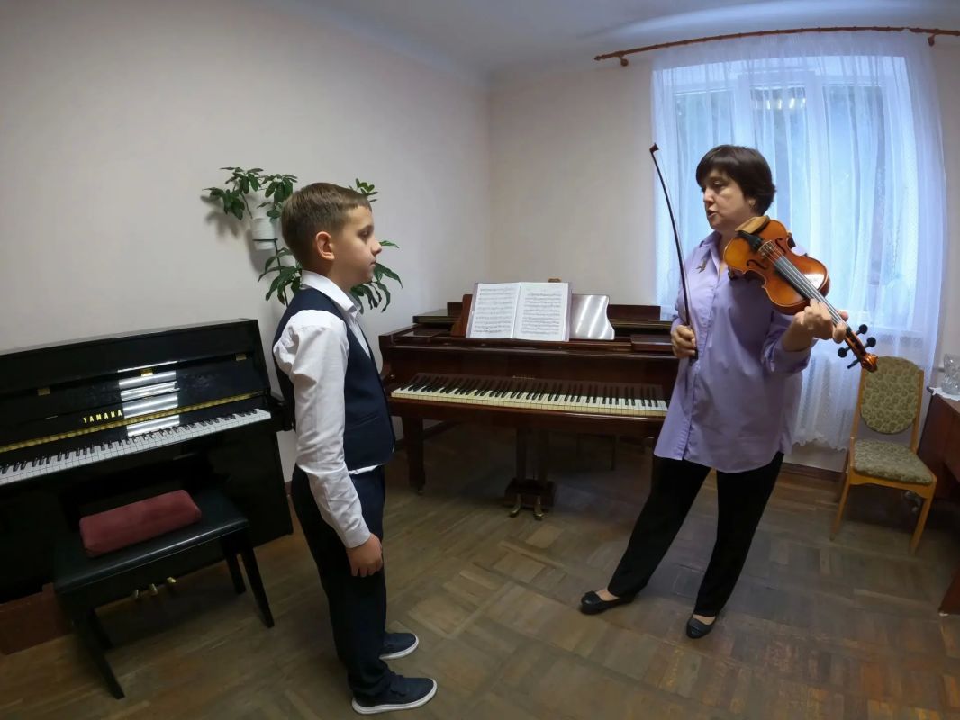 С Днём учителя! Ялта гордится педагогами и мастерами детской музыкальной школы имени А. А. Спендиарова С Днём учителя! Ялта гордится педагогами и мастерами детской музыкальной школы имени А. А. Спендиарова