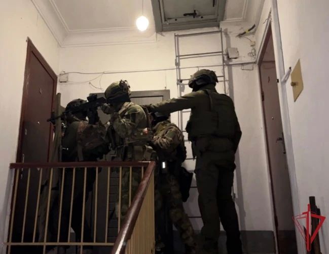 В Севастополе при содействии СОБР Росгвардии задержан подозреваемый в мошенничестве В Севастополе при содействии СОБР Росгвардии задержан подозреваемый в мошенничестве