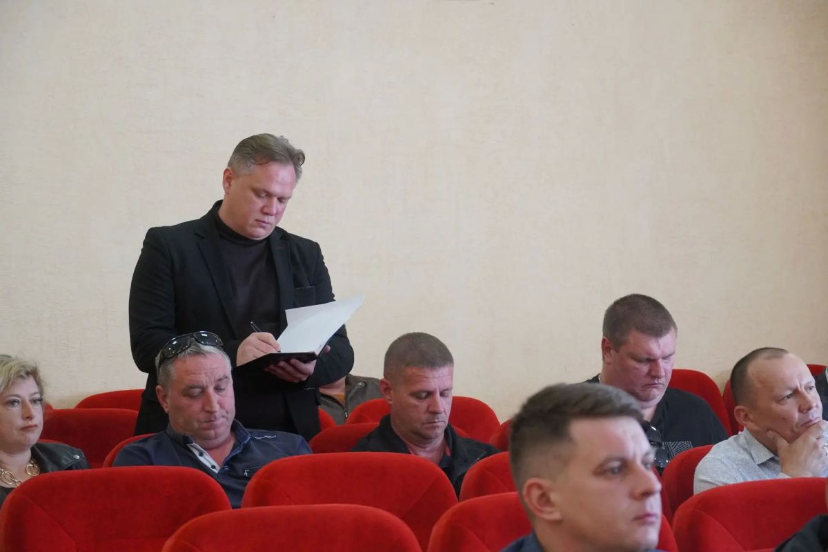 Игорь Крутьков: Новую рабочую неделю начал с аппаратного совещания с главой муниципального образования Денисом Колесником, заместителями главы администрации и сотрудниками структурных подразделений Игорь Крутьков: Новую рабочую неделю начал с аппаратного совещания с главой муниципального образования Денисом Колесником, заместителями главы администрации и сотрудниками структурных подразделений