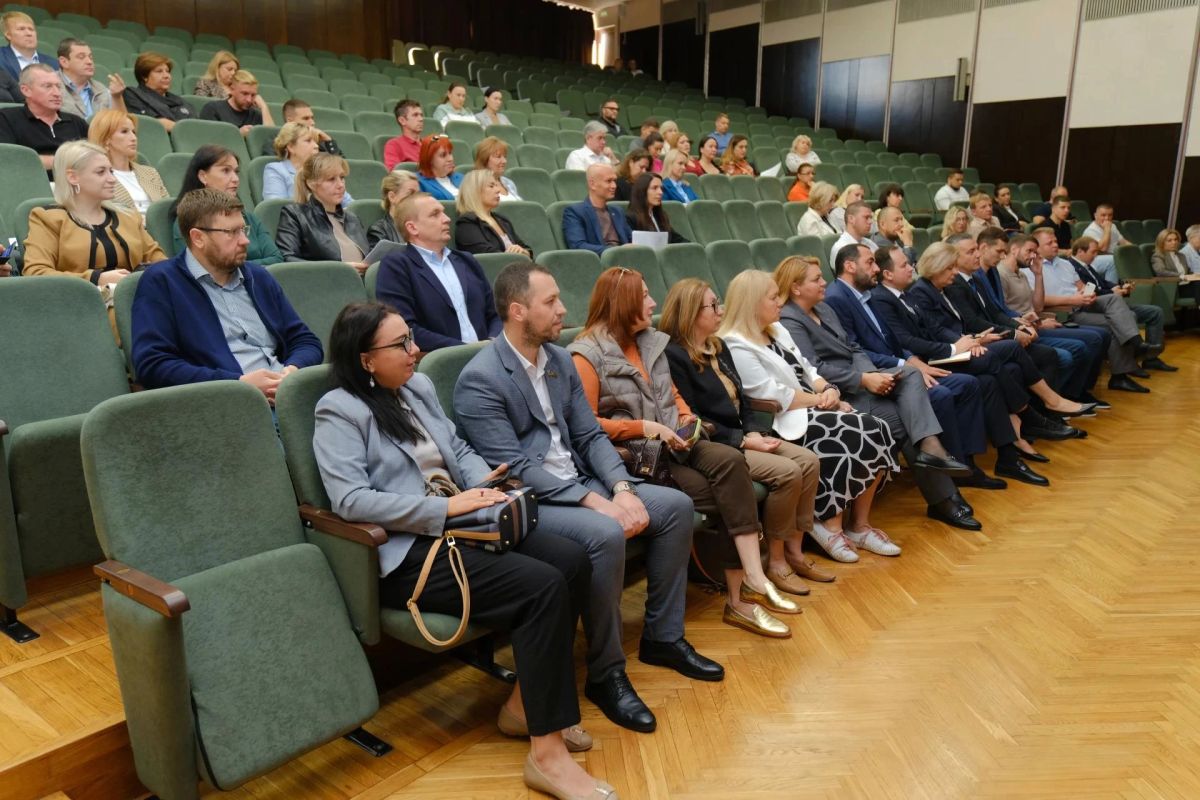 Под руководством Председателя Ялтинского городского совета Константина Шимановского и руководителя аппарата администрации Ялты Елены Омесовой состоялось традиционное аппаратное совещание Под руководством Председателя Ялтинского городского совета Константина Шимановского и руководителя аппарата администрации Ялты Елены Омесовой состоялось традиционное аппаратное совещание