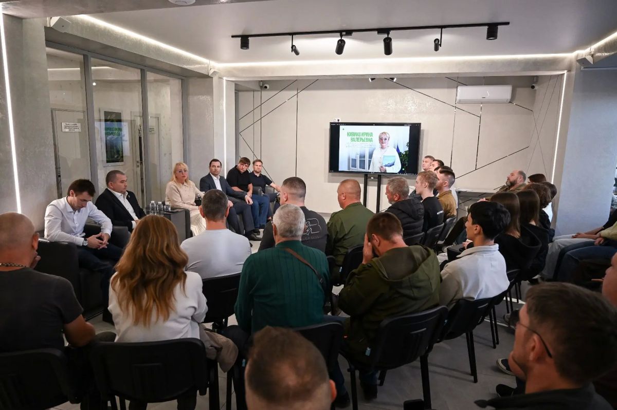 В Симферополе Ирина Кивико встретилась с ветеранами СВО в рамках встречи «Путь к мирной жизни» В Симферополе Ирина Кивико встретилась с ветеранами СВО в рамках встречи «Путь к мирной жизни»