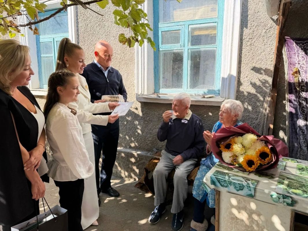 В Бахчисарае поздравили с 96-летием ветерана труда Екатерину Яковлевну Джангоцеву В Бахчисарае поздравили с 96-летием ветерана труда Екатерину Яковлевну Джангоцеву