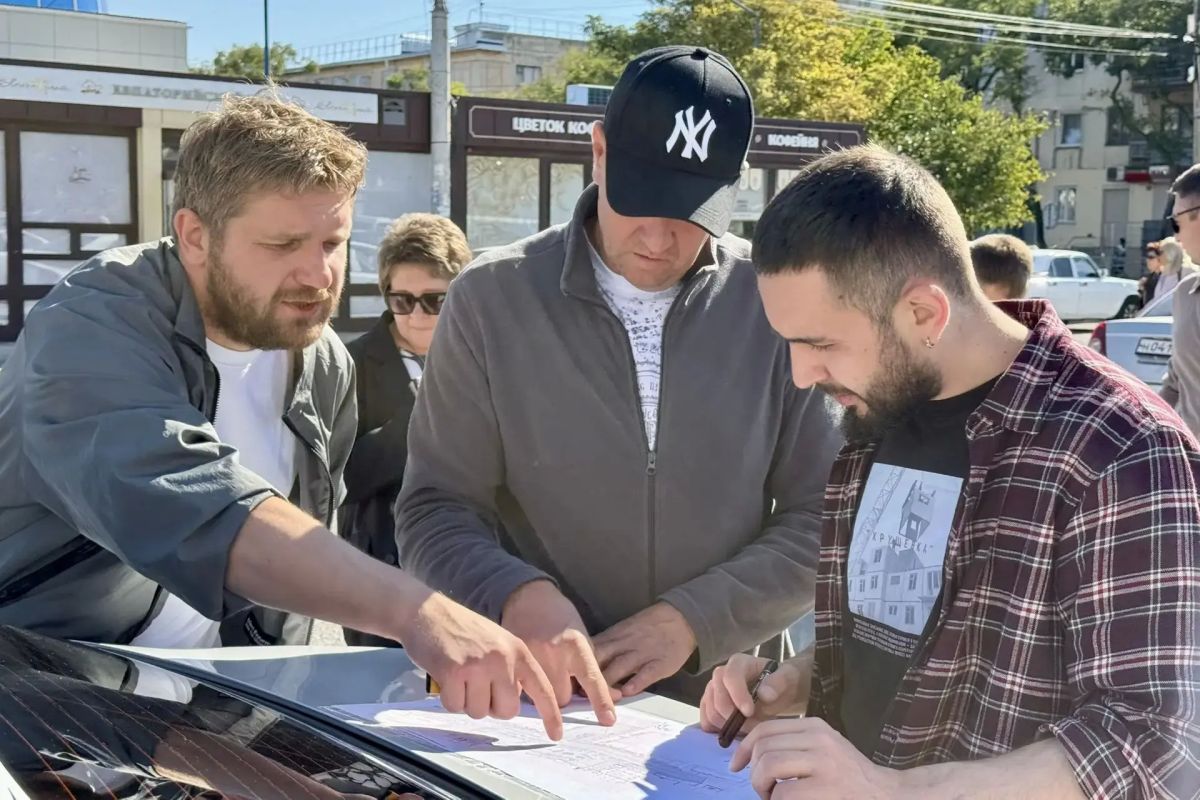 В Евпатории обсудили предстоящее благоустройство Привокзальной площади В Евпатории обсудили предстоящее благоустройство Привокзальной площади