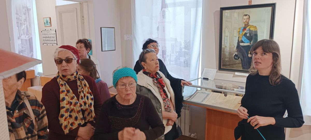В Музее истории Симферополя прошла экскурсия ко Дню пожилого человека В Музее истории Симферополя прошла экскурсия ко Дню пожилого человека