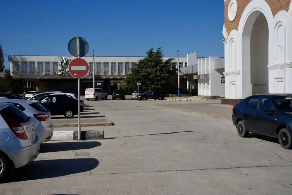В Евпатории обсудили предстоящее благоустройство Привокзальной площади В Евпатории обсудили предстоящее благоустройство Привокзальной площади