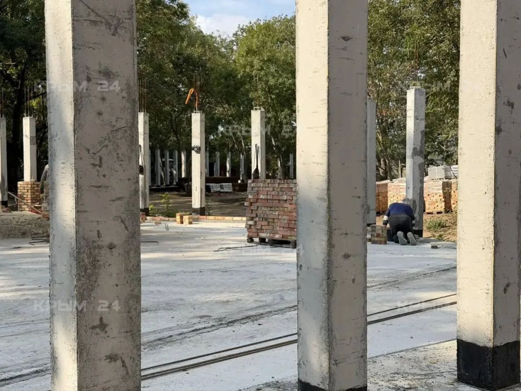 Благоустройство Детского Мойнакского парка в Евпатории выполнено на 45% Благоустройство Детского Мойнакского парка в Евпатории выполнено на 45%
