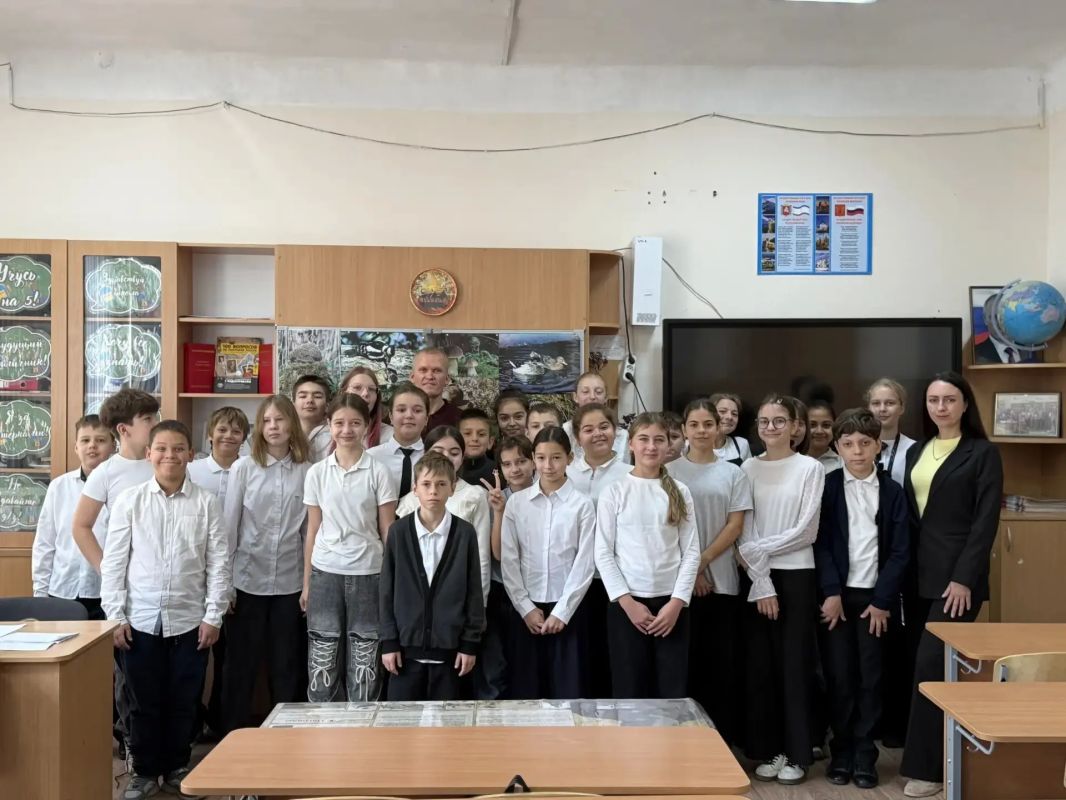 В рамках Недели защиты животных заместитель министра экологии и природных ресурсов Республики Крым Глеб Алексеев провел урок для учеников симферопольской школы № 31 В рамках Недели защиты животных заместитель министра экологии и природных ресурсов Республики Крым Глеб Алексеев провел урок для учеников симферопольской школы № 31