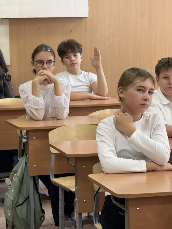 В рамках Недели защиты животных заместитель министра экологии и природных ресурсов Республики Крым Глеб Алексеев провел урок для учеников симферопольской школы № 31 В рамках Недели защиты животных заместитель министра экологии и природных ресурсов Республики Крым Глеб Алексеев провел урок для учеников симферопольской школы № 31