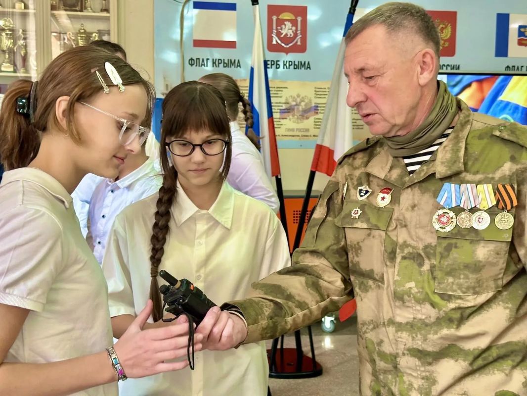 В Симферополе школьники приняли участие в тематическом мероприятии, посвящённом Дню гражданской обороны В Симферополе школьники приняли участие в тематическом мероприятии, посвящённом Дню гражданской обороны