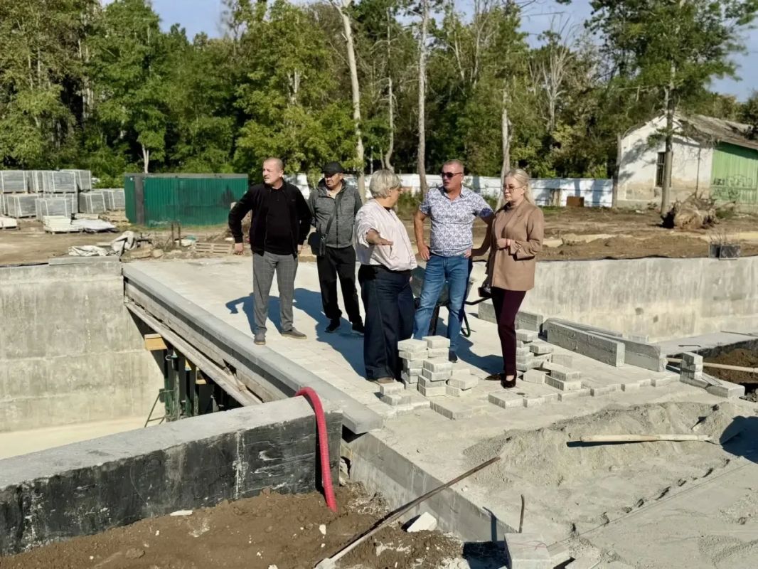 Продолжается благоустройство Сакского курортного парка Продолжается благоустройство Сакского курортного парка