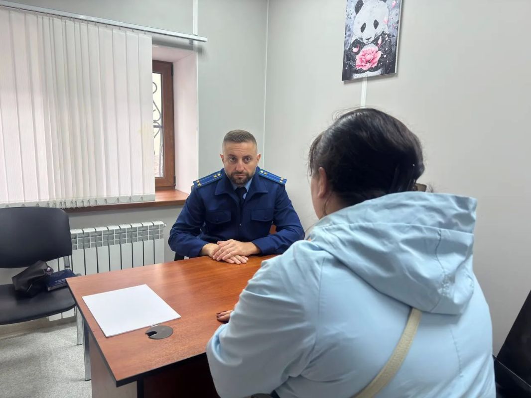 В зоне постоянного внимания: прокурор Киевского района города Симферополя Андрей Семерок провел выездной прием участников специальной военной операции и членов их семей на базе регионального отделения фонда «Защитники... В зоне постоянного внимания: прокурор Киевского района города Симферополя Андрей Семерок провел выездной прием участников специальной военной операции и членов их семей на базе регионального отделения фонда «Защитники...