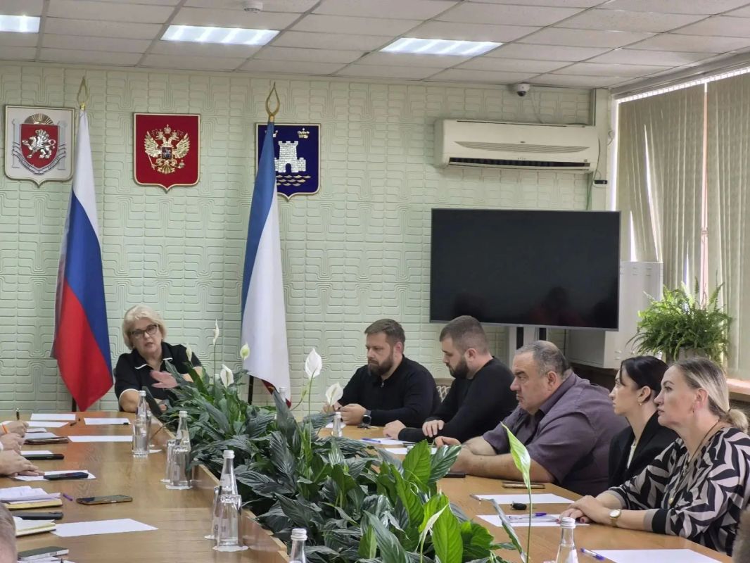 Провела рабочую встречу с депутатским корпусом Провела рабочую встречу с депутатским корпусом