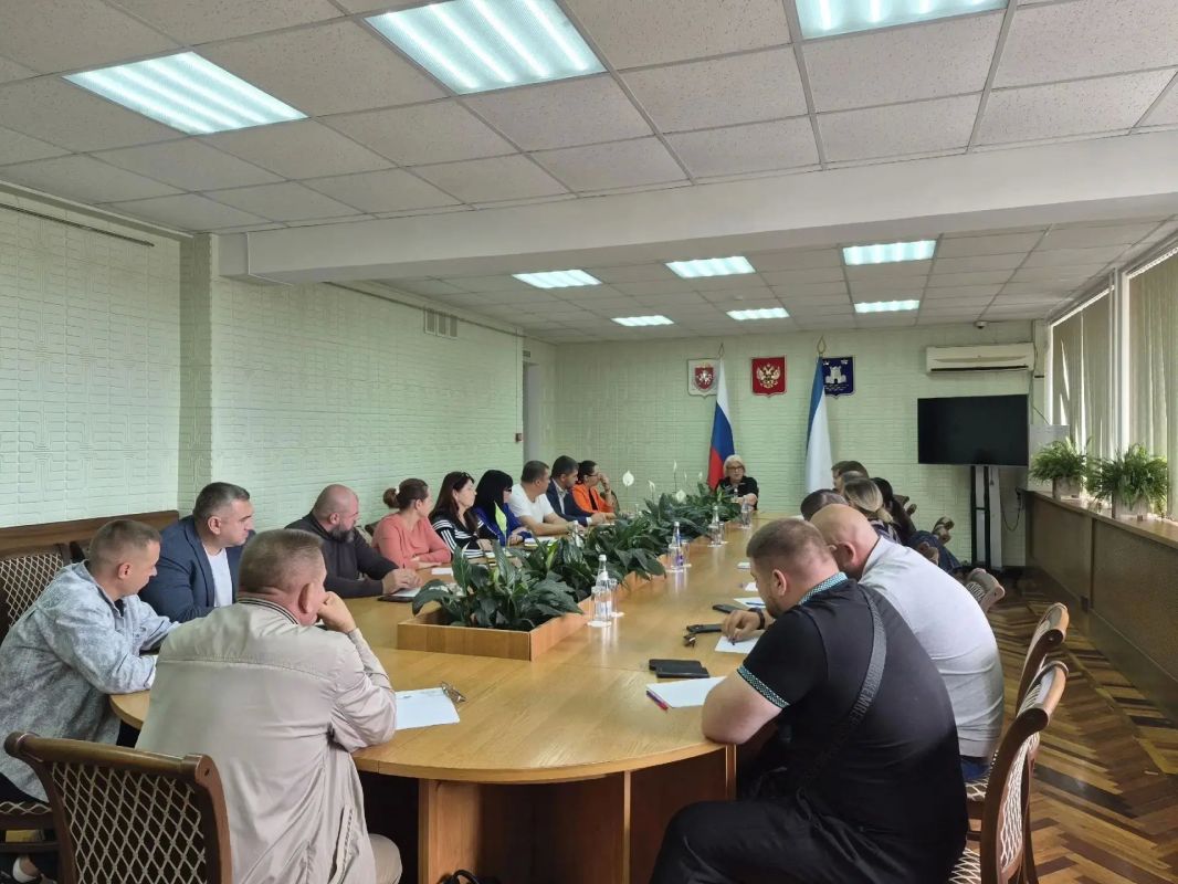 Провела рабочую встречу с депутатским корпусом Провела рабочую встречу с депутатским корпусом