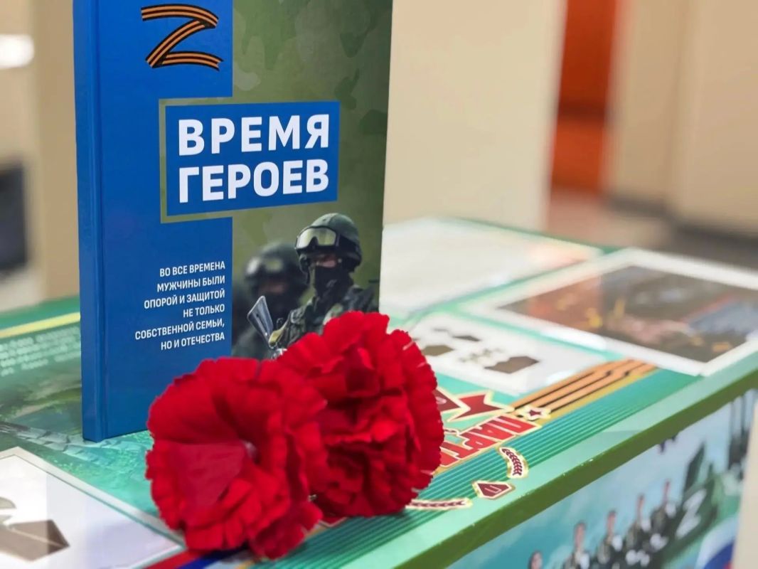 В сакской школе открыли «Парту героя» В сакской школе открыли «Парту героя»