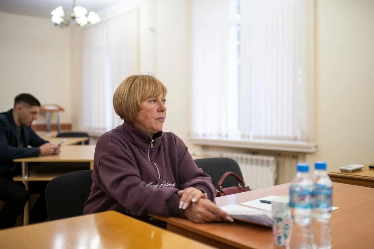 Глава администрации Симферополя Михаил Афанасьев провёл личный приём граждан, в ходе которого к нему обратились восемь симферопольцев Глава администрации Симферополя Михаил Афанасьев провёл личный приём граждан, в ходе которого к нему обратились восемь симферопольцев