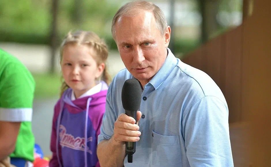 История встреч, которые остаются в сердцах: Владимир Путин трижды посещал "Артек" История встреч, которые остаются в сердцах: Владимир Путин трижды посещал "Артек"
