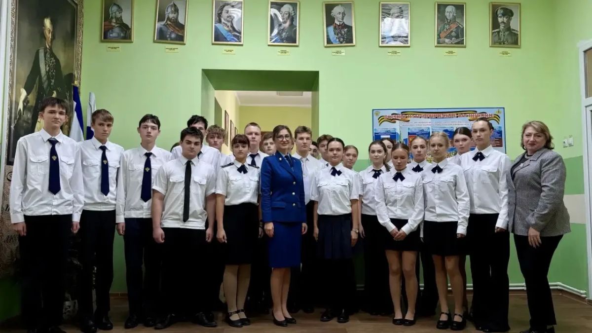 В Симферополе работники прокуратуры провели открытый урок, посвященный 80-летию со дня окончания Международного военного трибунала