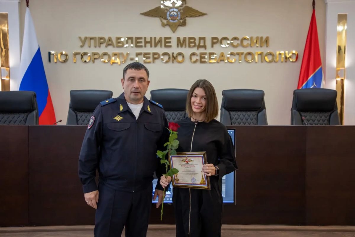 Начальник УМВД России по г.Севастополю генерал-майор полиции Сергей Сигунов поздравил сотрудников штаба с профессиональным праздником Начальник УМВД России по г.Севастополю генерал-майор полиции Сергей Сигунов поздравил сотрудников штаба с профессиональным праздником
